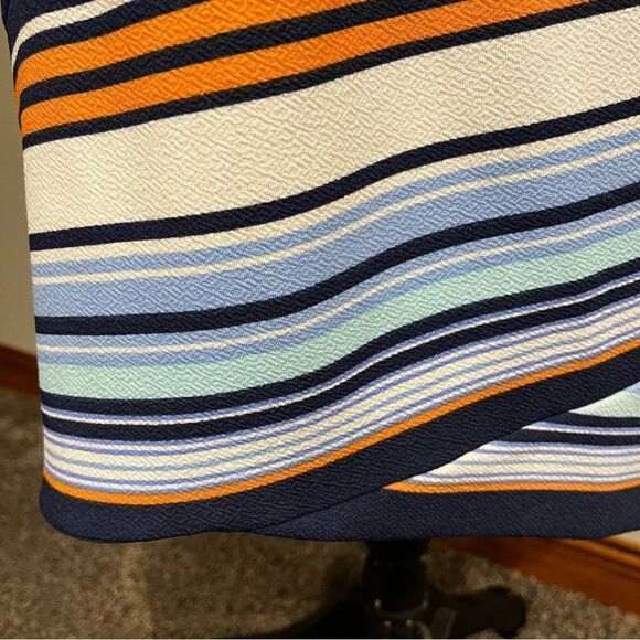 A-line plus size scoop neck short sleeve midi dress - Picture 5 of 11